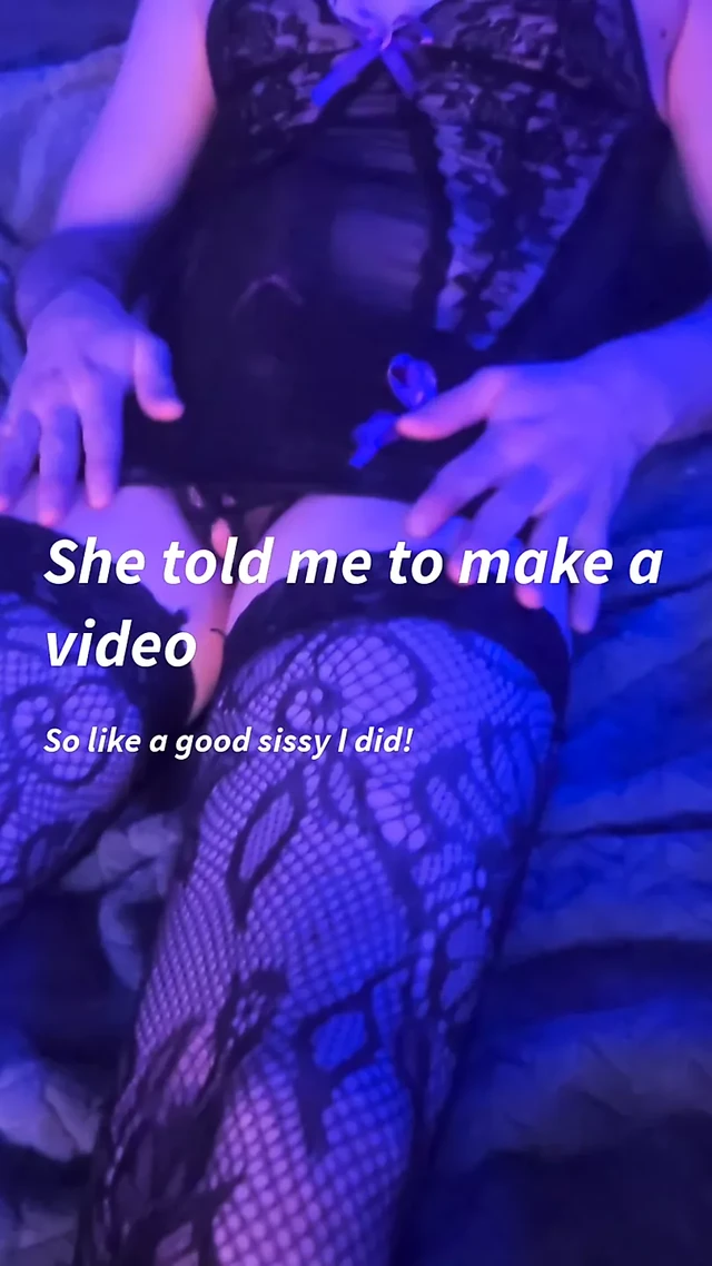 Bi Sissy fucking himself and jerking off