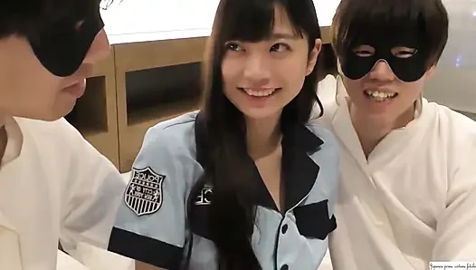 Mergokin polisi wanita cantik