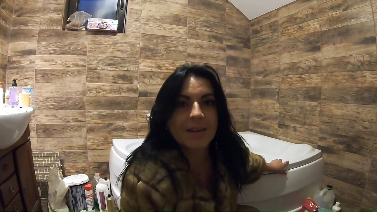 Milfycalla kompilacija - Fetiš seks, pušenje i grubo jebanje dok nosi seksi krznene kapute 1