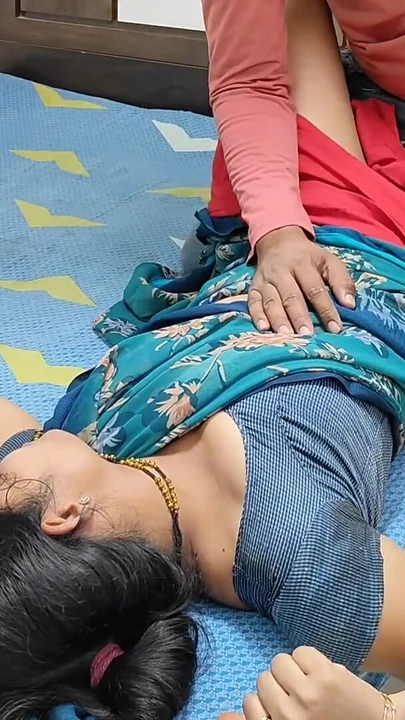 "कोमल बिना मान्यता के लोगों के क्षेत्र में रो रही थी, फिर इसे घर में लाया और चोदा" से पल देखना चाहिए"