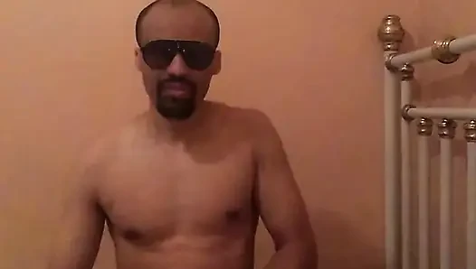 Buraya meraktan geldin ama en samimi sırrımı keşfetmek için sonuna kadar kalabilirsin.
