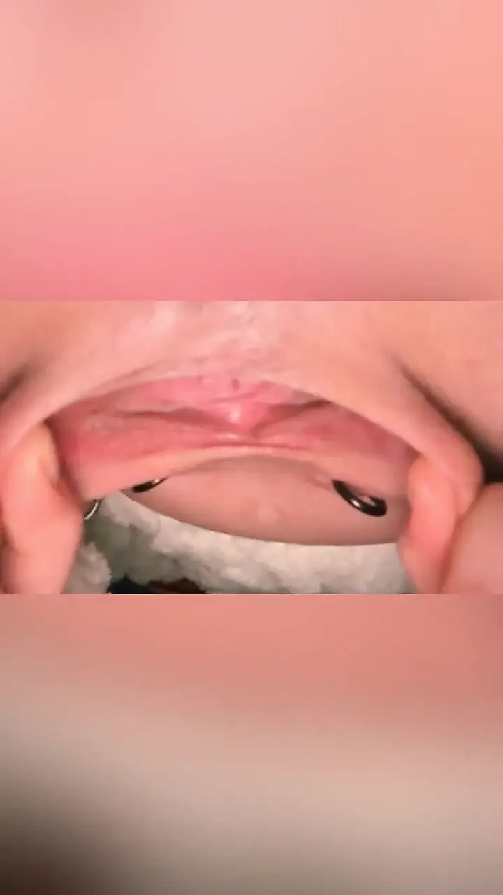 Sklavins Stabbed Her Labia