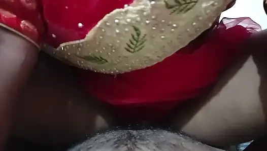 Hintli evli kadın kocasını aldatıyor ve kayınbiraderi ile seks yapıyor
