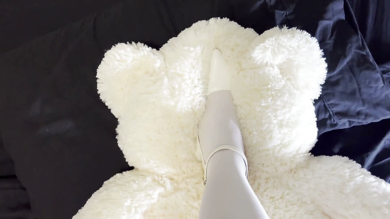 Heels Trample Teddy EP. 1