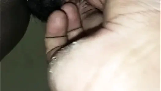 ТАМИЛЬСКИЕ муж вставляет игрушку в очко жены в первый раз - Тренировка к аналу