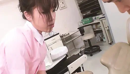 Asiatische fotzen szene-2_sexy japanische frau mit einer rasierten muschi fickt ihren patienten, bis sie in einen creampie kommt