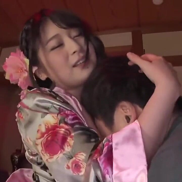 У забутому сільському містечку таємний притулок пропонує нескінченне задоволення та необмежений випуск. - 03