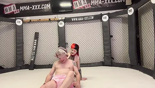 Pvc-stiefmutter qualt sissy in Mma cage - oberschenkelkontrolle & demütigung