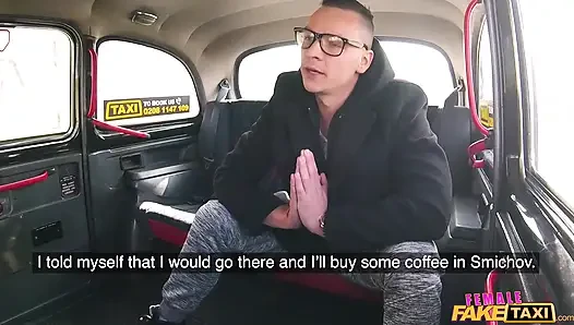 Female Fake Taxi - vollbusige fahrerin tauscht Tarif gegen fick