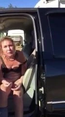 Обнаженная дама в грузовике