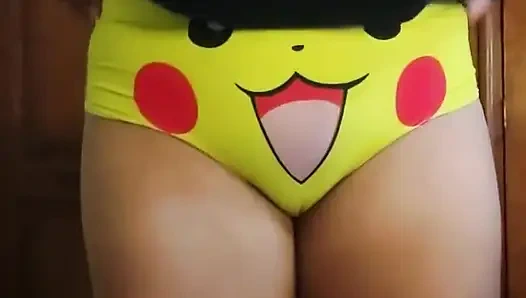 Pikachu külotum altında sana bir sürprizim var
