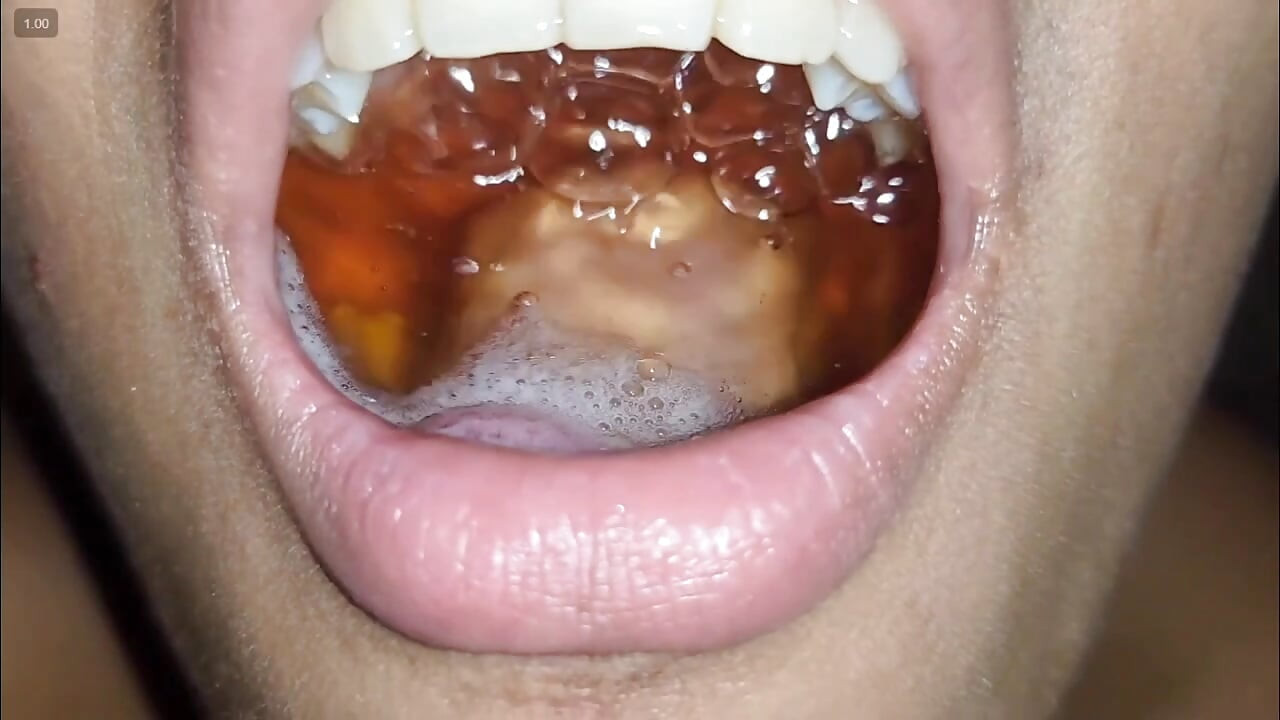 شرب البول الأصفر دون خلع ملابس رجلي الداخلية