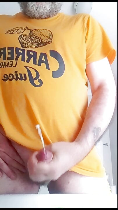 Cumshot in the cemetery toilet.🤦