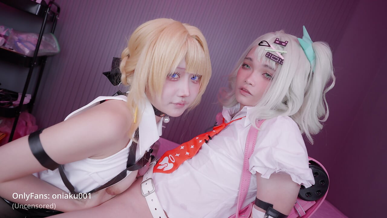 ZZZ - สาวนมใหญ่น่ารัก Aku และ Aroma Cosplay Evelyn และ Sunna อมควยและตรึง
