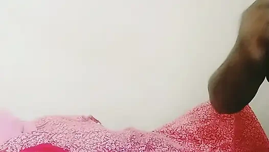 Моя подруга с большими сосками поедает мороженое, видео производительности