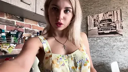 Istri masturbasi di dapur