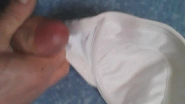 Ejac dans soutif