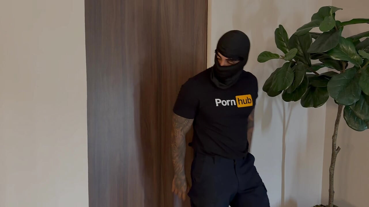 Thief breaks into blonde girl's house and fucks her until he ends up inside her