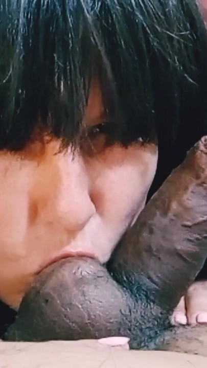 "Egzotik orta yaşlı seksi kadın büyük zenci yarağı alırken zevkle inliyor"
