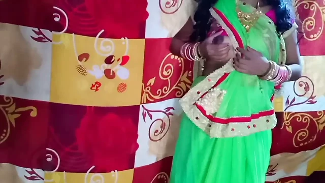 Indian married Bhabhi fucking with boy In Homemade video at night
