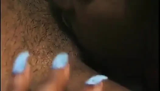 Черные сучки лижут их мокрые пизды