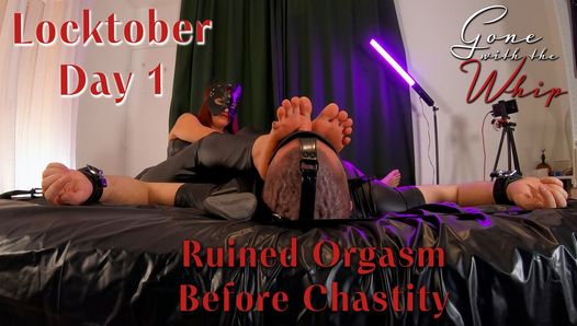 La padrona rossa stuzzica il suo schiavo di castità con i suoi piedi sexy e gli dà un orgasmo rovinato prima di rinchiuderlo nella sua gabbia