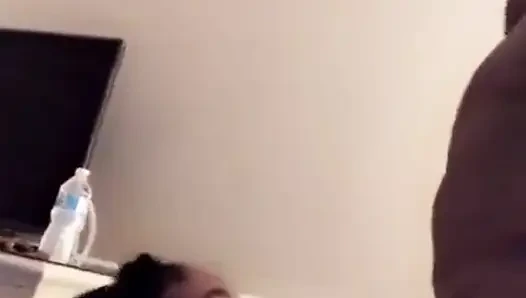 O anda bakıyor ve doğum günün kutlu olsun büyük üvey babam yarağım çok sert sikişiyor