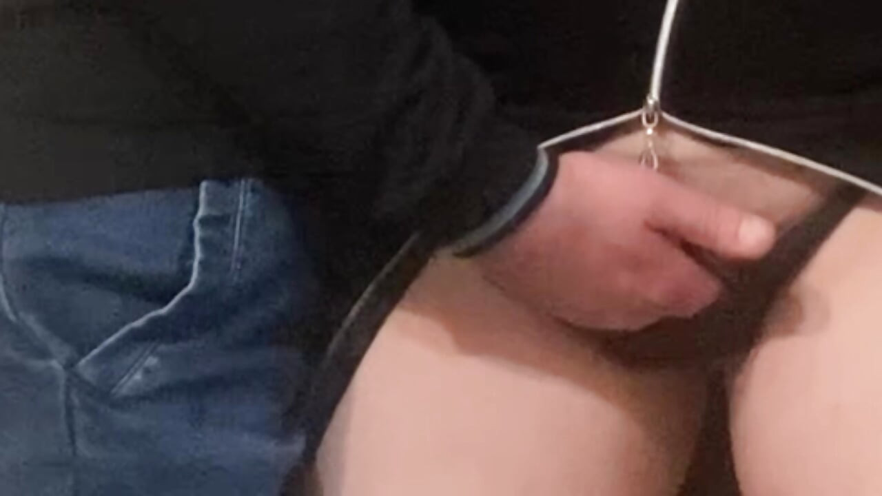 OMG! Berøring af saftig fisse i metro - penetrerende i sexede trusser