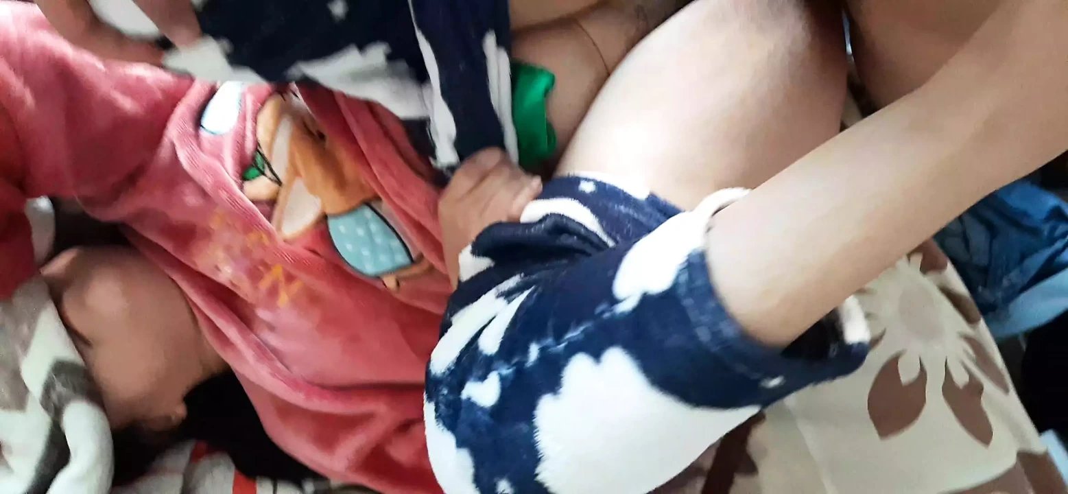 继表亲过夜，最后享受了一个非常美味的早晨