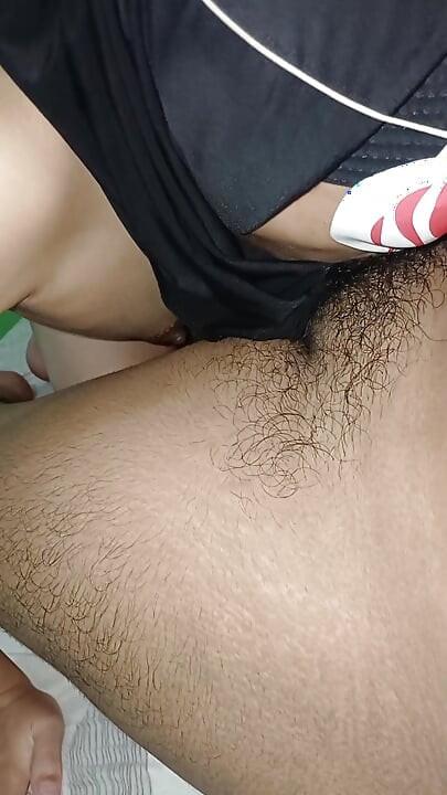 Hermosa estudiante con hijab gime de placer