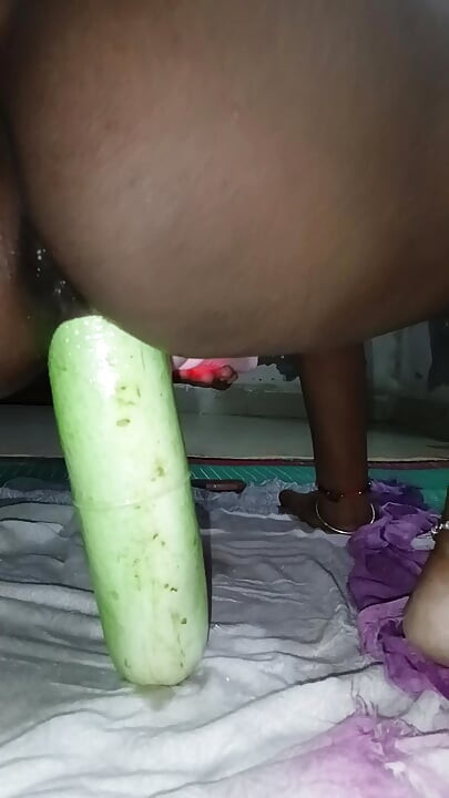 Bhabhi Ne bahut badi louki chut me dal diya