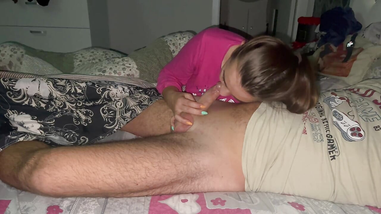 Aamusuihinotto ja sperma suuhun. Syväkurkku