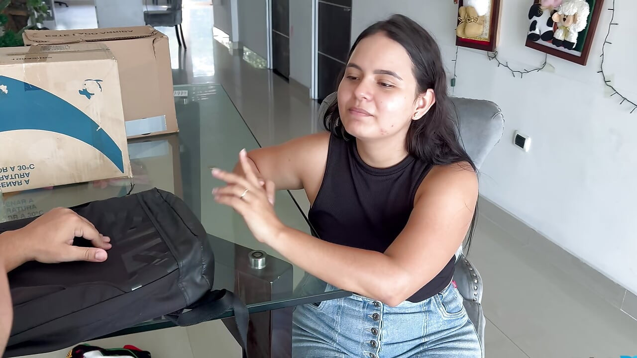 YOUNG WOMAN WAITS FOR HER HOME AND HE ARRIVES WITH A TRIPLE FAT COCK