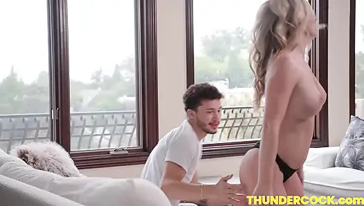 Madison si kelinci seksi rambut pirang suka banget sama thundercock