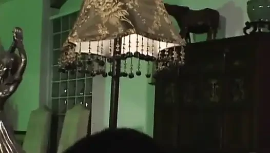 Ateşli esmer pazar gününden itibaren sekiz şekilde amını yalatıyor ve sikiyor