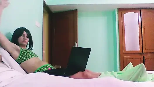 Wanita super semok yang glamor dientot habis-habisan sama besar pria kulit hitam