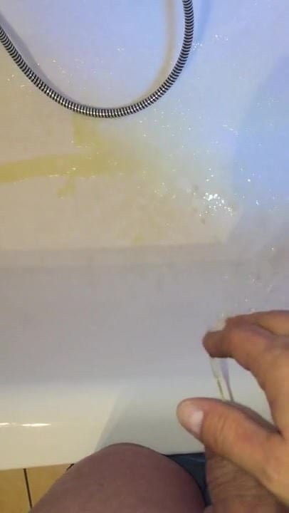 Pipi in die Wanne