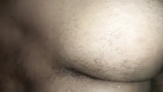 Hintli kadın ışıkları söndürerek seks yapıyor