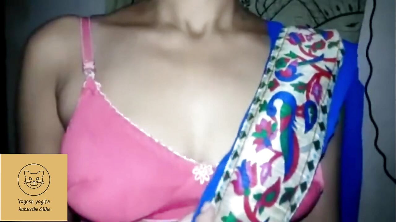 Padosi bhabhi yogita ko  raat me akele ghar pe bula kar Dogistyle me choda