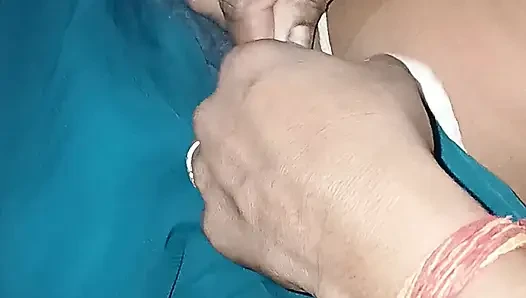 Aku baru pulang ke rumah untuk pesta setelah minum, dia menyetubuhiku sementara suamiku pergi.