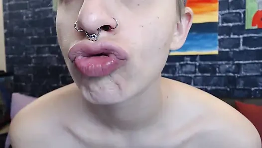 Büyük rujsuz dudaklar