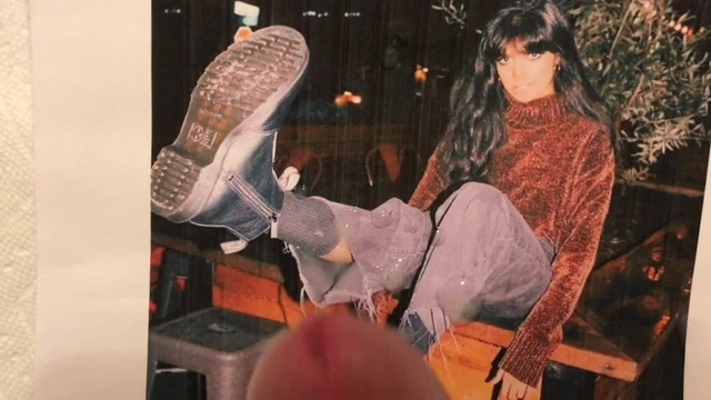 Boots cum tribute