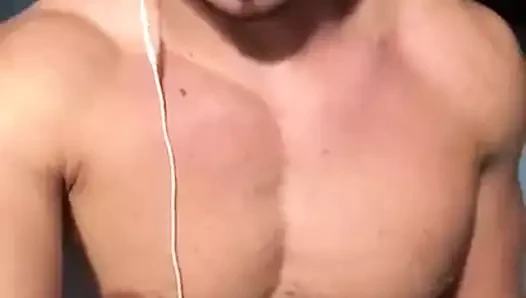 Düz üstün adama tapılması gerekiyor