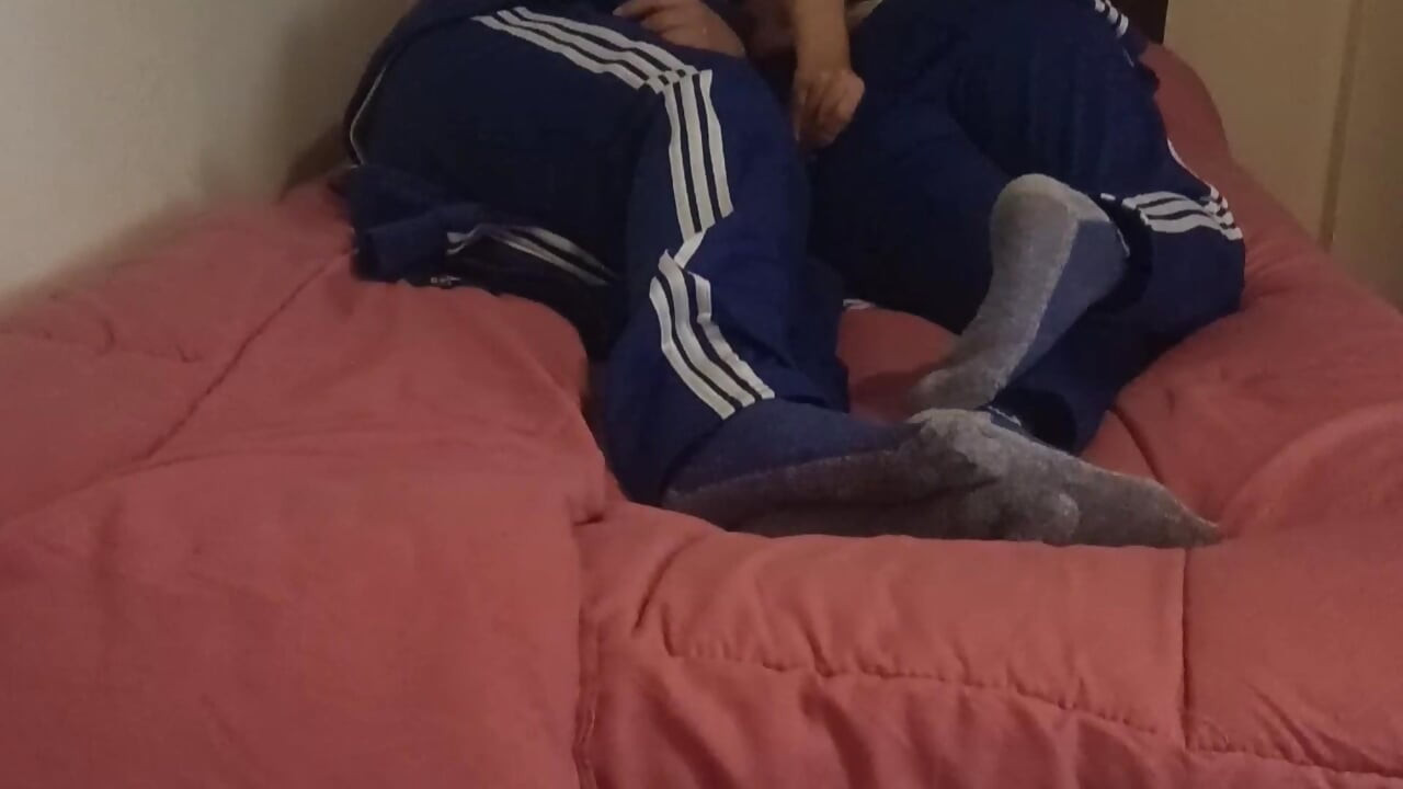 Učenica drolja se iskrada sa časova da bi se jebala