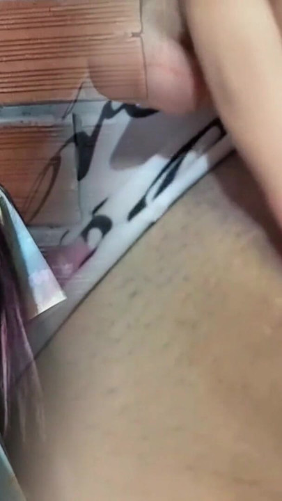 Aunque dije que no haría ningún ruido mientras jugaba casero con la pequeña hermanastra de mi amigo. | Clip 2