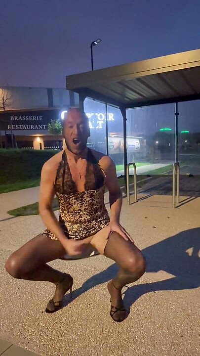 Sissy al aire libre