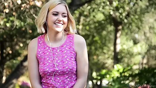Kristen scott ngasih hadiah spesial sama chloe cherry setelah dia datang untuk menyelamatkannya