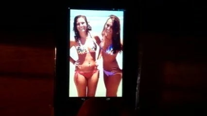 Cum hold pro 2 sexy bikiny dívky (žádost od fucker8888)