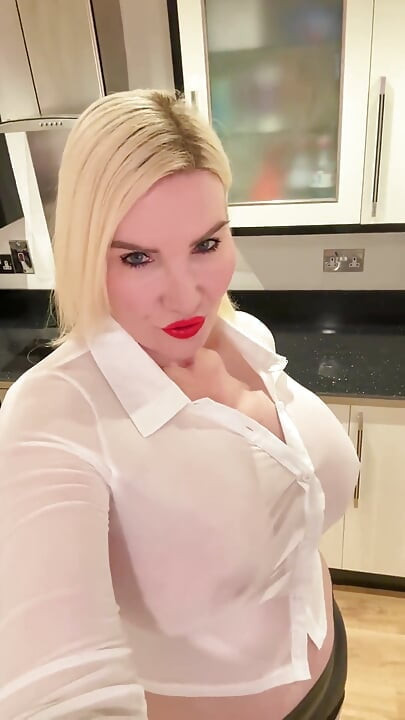 Milf lunes sin bragas y juguetes secretos