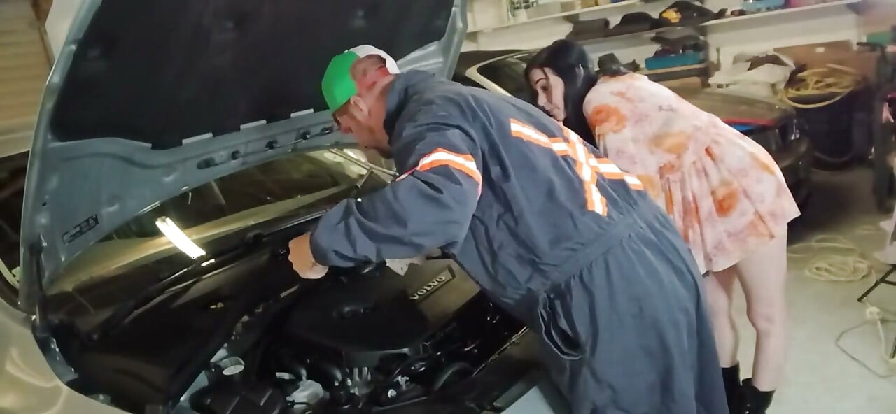 Трахаю механіка, щоб полагодити мою машину швидше